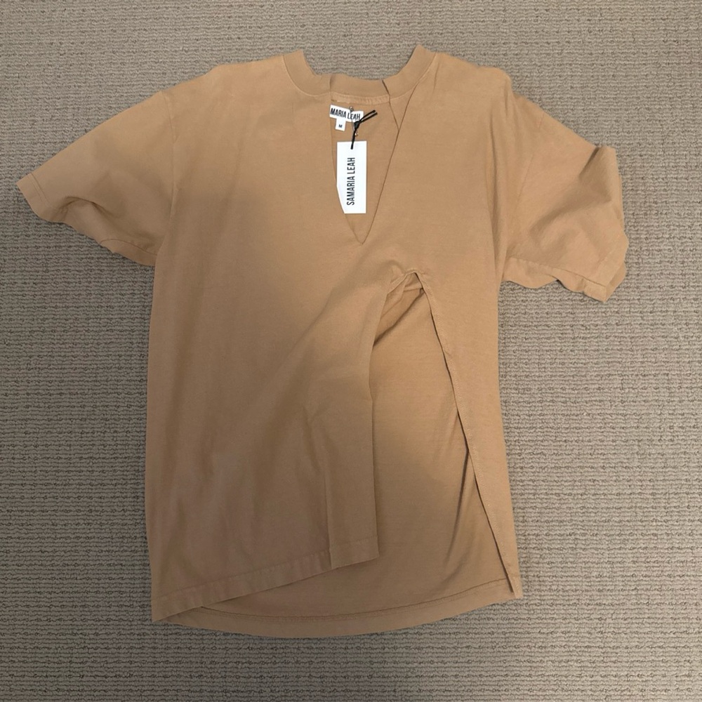 Samaria Leah Tan Short-Sleeve Split Front Tee